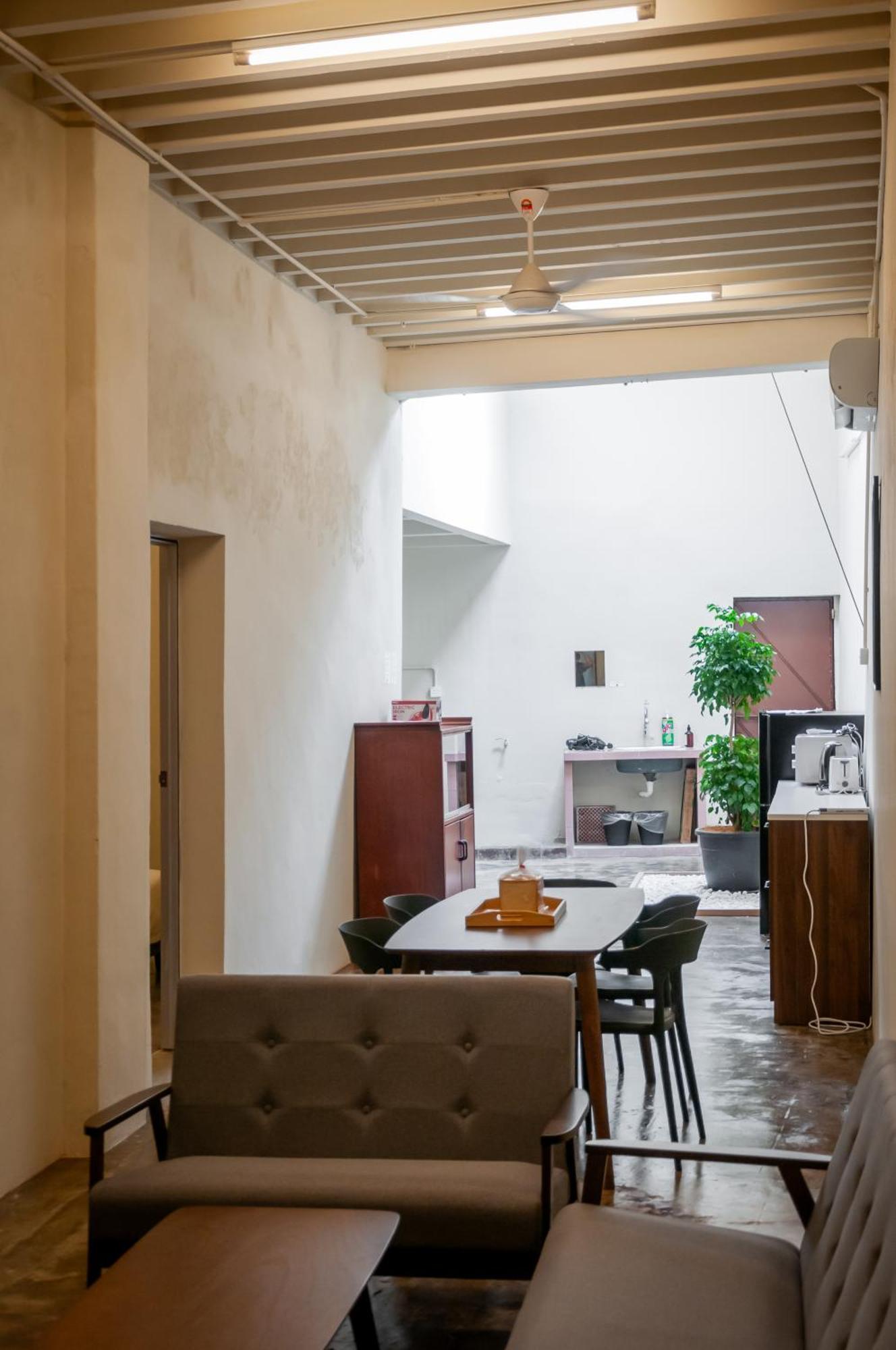Aayu Pantai George Town Penang Hostel Екстериор снимка